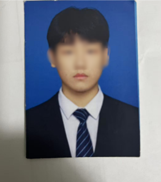 21岁大二男生宿舍打游戏晕倒猝死，家属称校方急救宿管不到位；学校回应：愿人道主义补偿