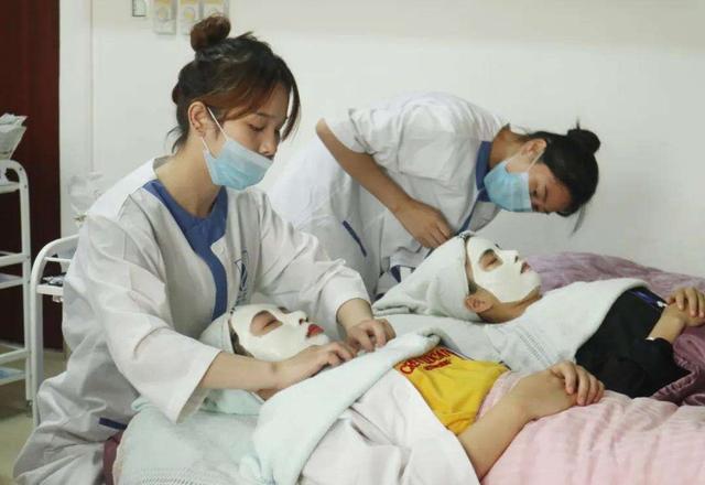 5年前，那个“卖身救父”，谁给40万就嫁谁的女孩，如今怎样了？