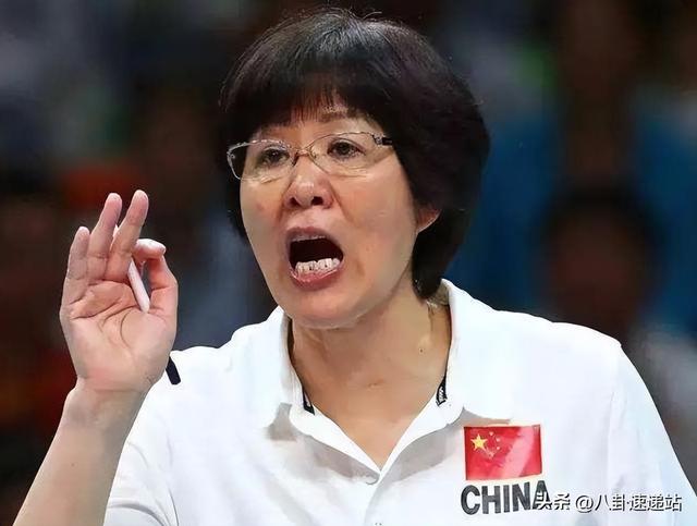 退休四年，65岁郎平再破“天花板”，重回女排传闻终于真相大白