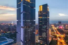 你知道我国最高的双子塔是哪一座吗 有恐高症的人别看 怕吓到你。图片