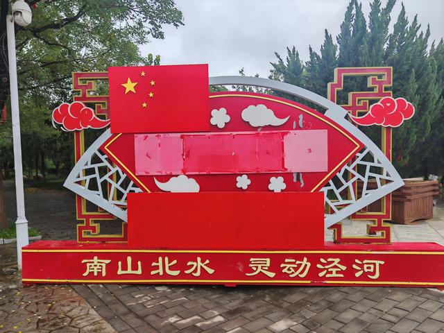 崇文塔上雨听禅