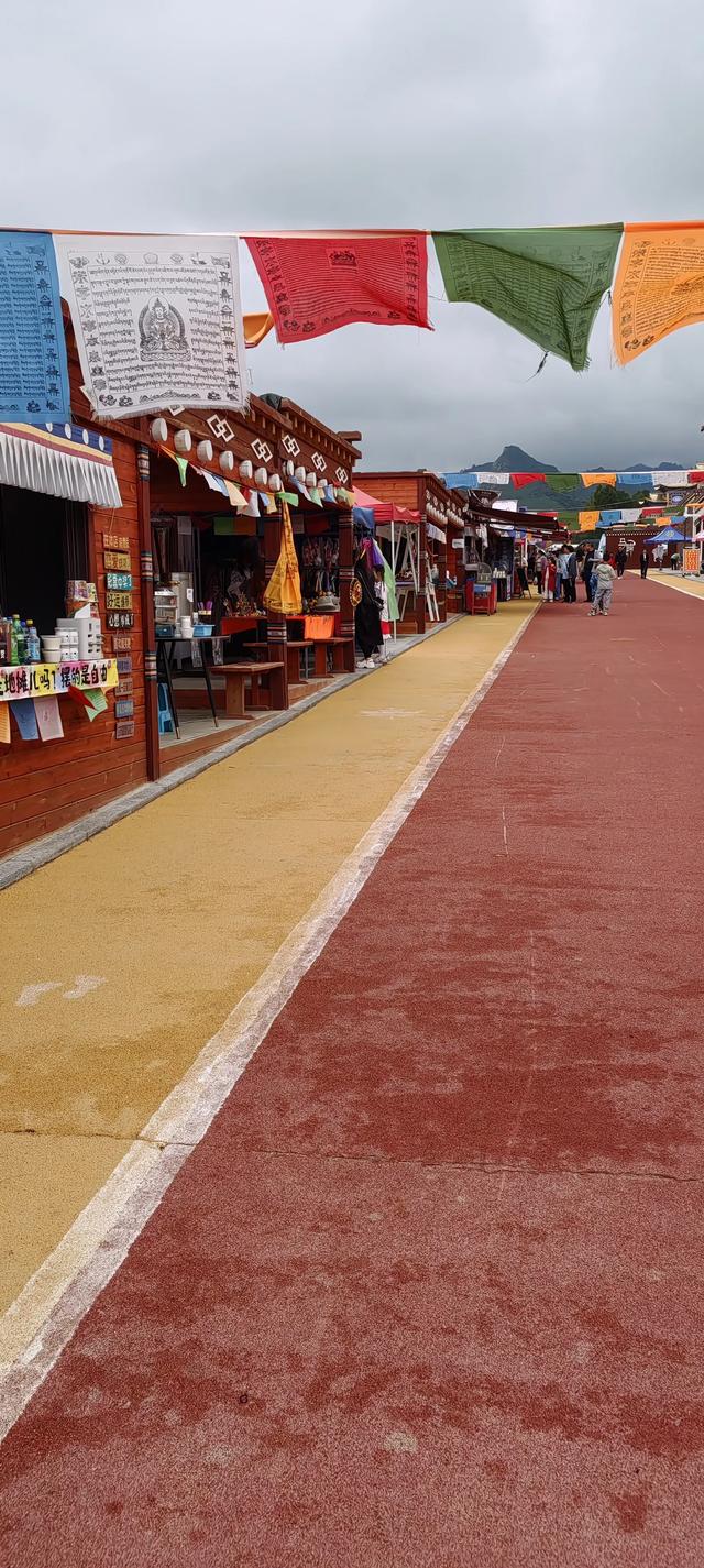 马蹄寺千佛洞旅游文化景区。