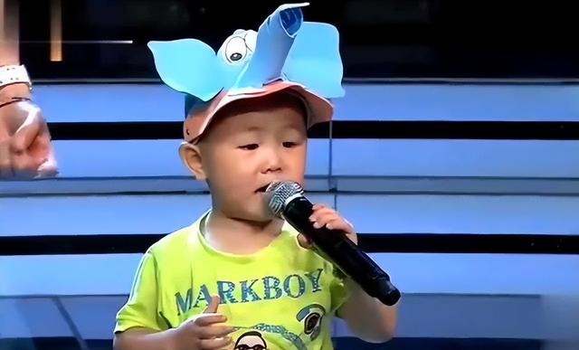 3岁上央视，5岁上春晚的男孩张峻豪，如今独来独往，还厌学？