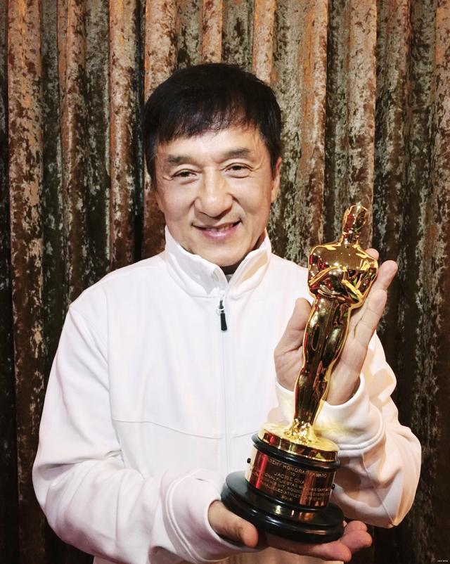 林凤娇也没想到	，成龙竟在梁小龙去世后，因一特殊举动扭转了口碑