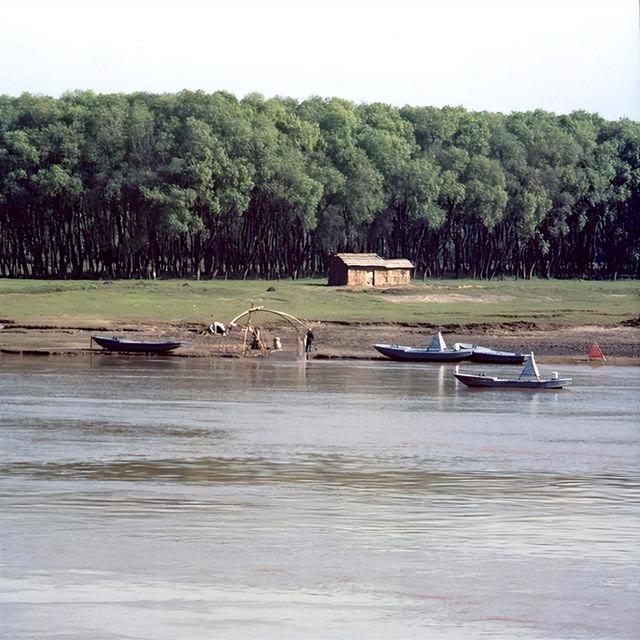 不尽长江滚滚流 1987年