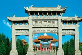 最大的访问团，国王携家族三百多名成员访问中国，在中国生活至今图片