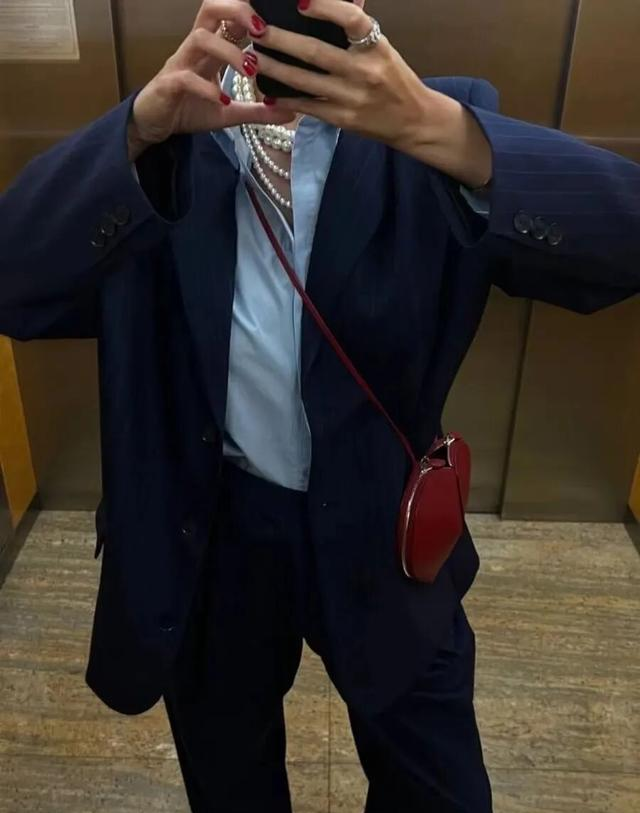 秋冬穿藏蓝色：真的很高级