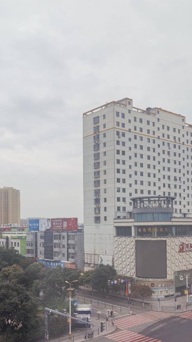 原平晨行：前进街上的晨光与烟火