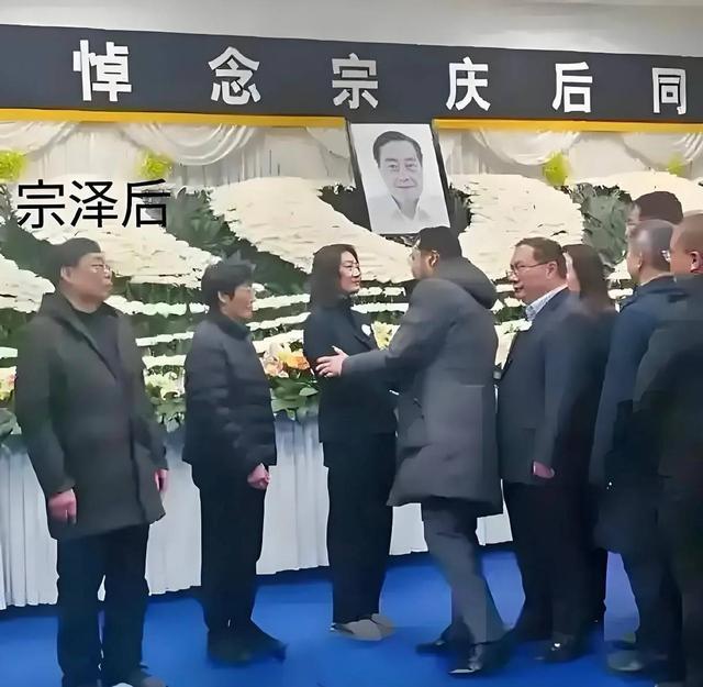 宗庆后塌房牵连刘强东，被曝3个女人6个孩子，章泽天评论区炸锅！