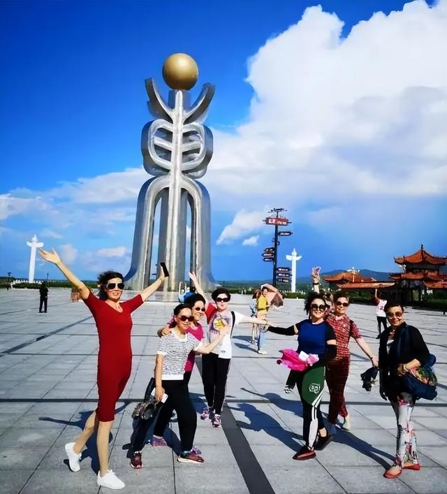 中国有个“奇葩”小镇，下午3点天黑就睡觉，镇上曾仅有1个男人