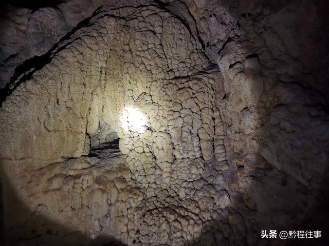 寻找一个最为艰难的躲匪洞，我难到达，土匪也难以到达