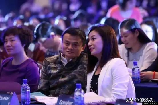 一眨眼没想到曾经火遍大江南北的“小燕子”竟然已经被封杀4年了