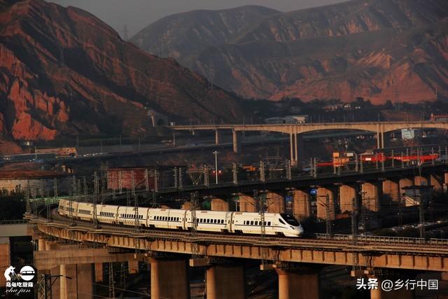 丝路驼铃遇绿电风车：甘肃的古今交响与2030新图景