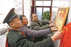 哥哥，我在英雄连队走近你图片