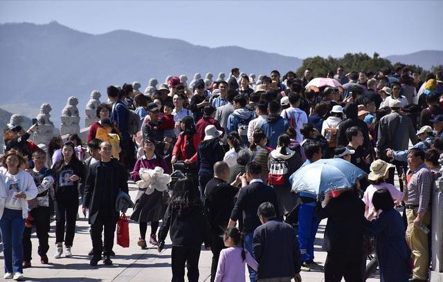 2026马年春节假期，全国最堵十大景区出炉：一眼望不到边的人头！