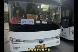 山东“铁腚大巴”火出圈！费用近万元，网友：堪比西天取经……图片