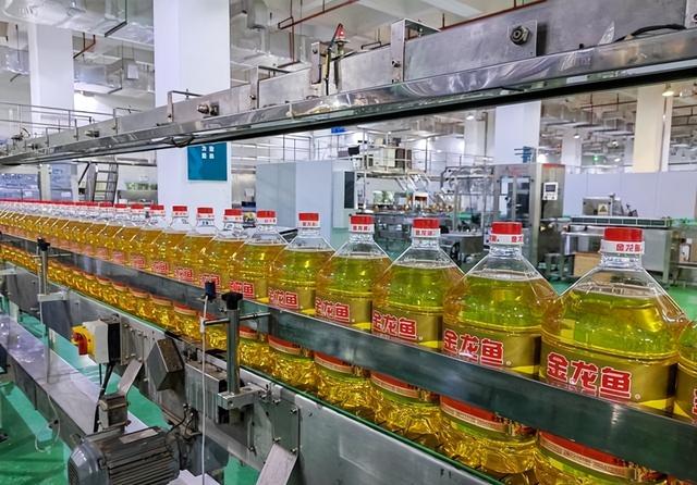 新加坡总理公开支持高市后，被罚18亿账单的金龙鱼	，凉得更快了