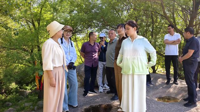 积石山县文学赋能采风活动临夏州本土作家走进积石山县石海景区