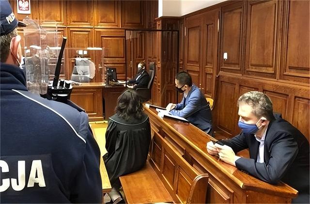 背刺中国，出卖孟晚舟的真凶被挖出来后，如今遭到了哪些报应
