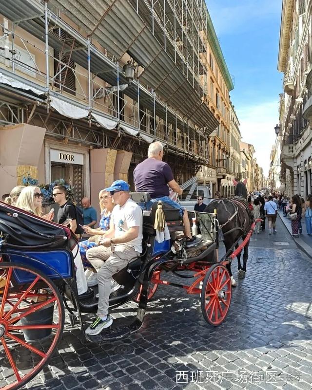 彩色旅图｜西班牙广场追寻《罗马假日》公主与记者骑行的小轮摩托