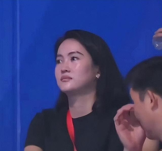 订婚传闻真相揭晓仅4天，看33岁陈若琳的境况，难怪她会悄然隐身