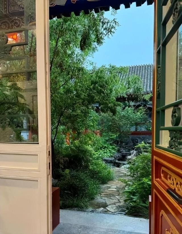 李湘在平台晒自家北京小院，大到让网友以为是景区，真的太有钱了
