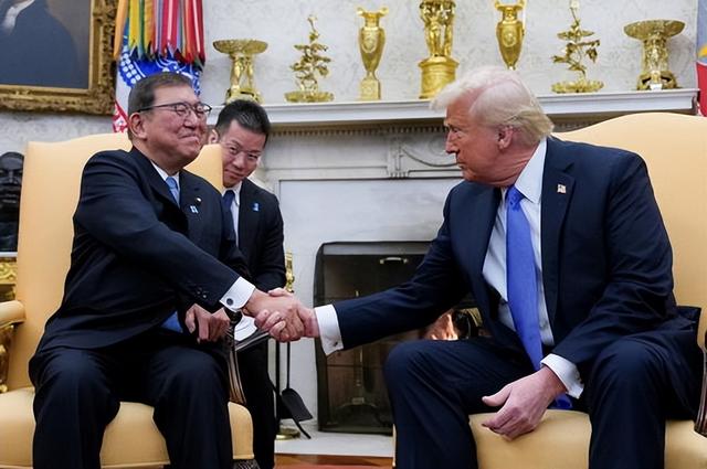 一架专机抵华，中方迎来稀客，沙利文：特朗普帮了中国“大忙”
