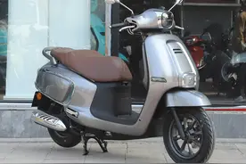 新车｜售10180元起，济南铃木US125T上市，配前盘后鼓刹车/脚启动图片