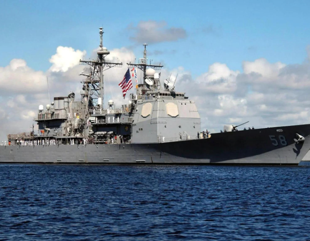 “搞笑”的不是坠机，是老航母还在撑场面！美军的精锐去哪了？