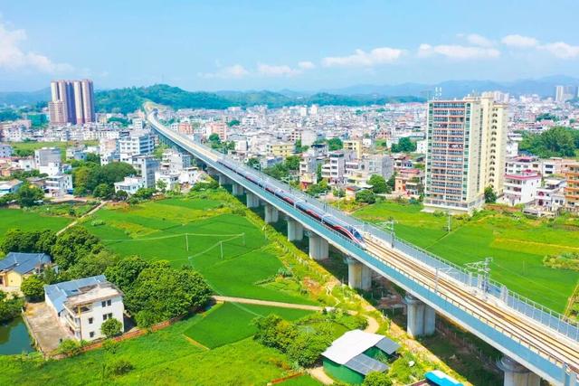 别再去人挤人！这座宝藏小城，一半是山水，一半是客家味