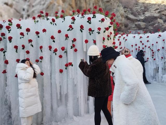 “石语秘境千古迹，雪舞冰峰万象新”贺兰山岩画第四届冰峰节启幕