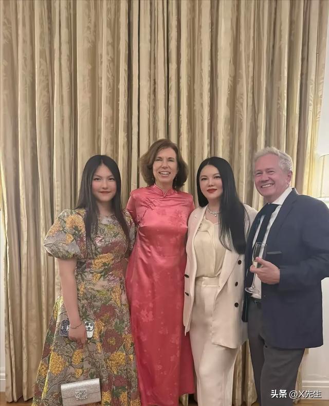 王诗龄晒北京小院，大半夜穿旗袍拍照，面无表情上演中式恐怖