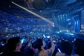 5万买门票，中老年人挤爆刀郎演唱会图片