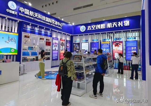 首届国防军工文博会在武汉开幕，中国航天文创产品备受关注