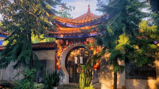 云南800年黄龙寺，方丈卖佛珠1.8亿修缮佛寺，20度的避暑胜地