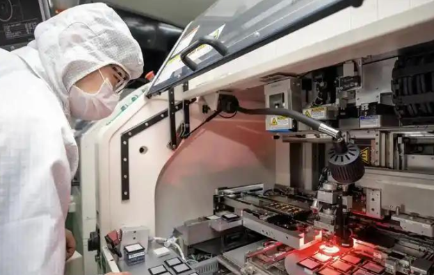 断供19天，中国恢复安世供货，不卖给国外，并且必须用人民币结算