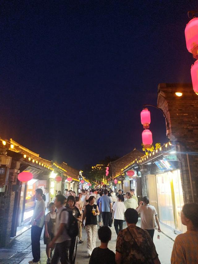 八月没鹅上扬州，关东街—来过却徒留遗憾的地方，我的烧饼与鹅