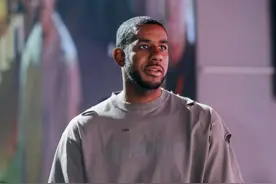 40岁阿德现状，依旧很帅，培养儿子打球，享受生活不缺钱图片