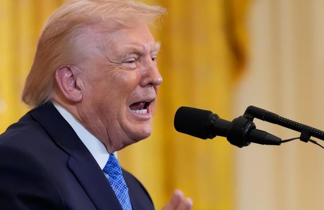 特朗普演都不演了！美军第2次突袭超级油轮，硬抢中国180万桶原油