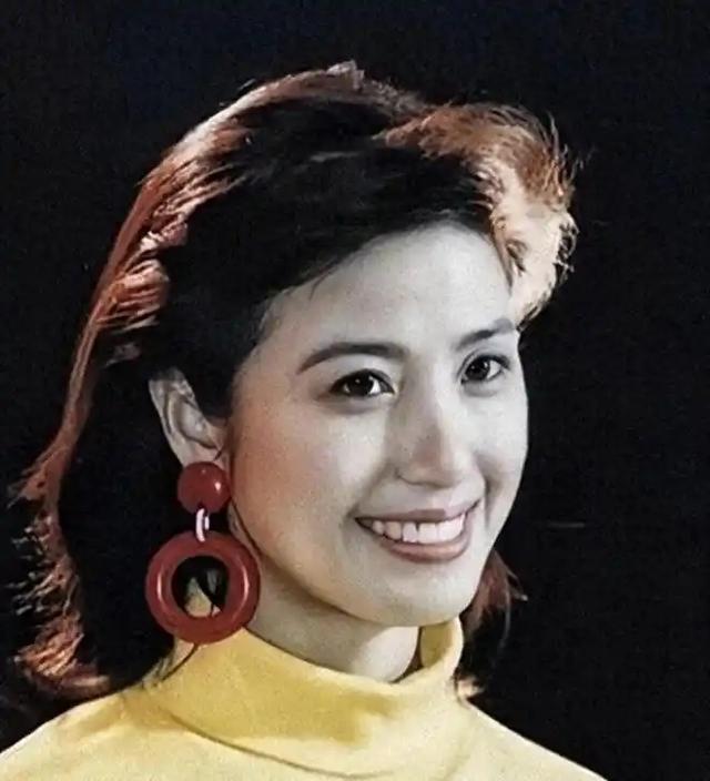 被丁克耽误半生，51岁她拼命生下一儿一女，如今活成女人的羡慕