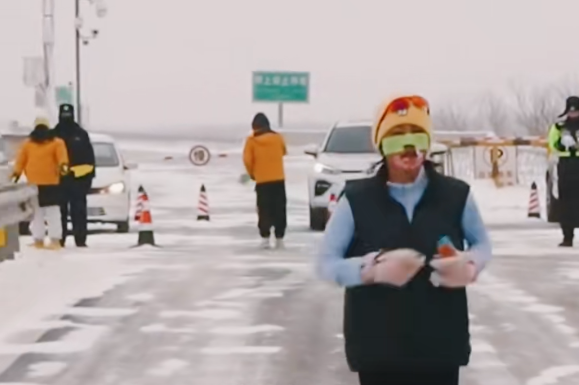 官媒发文	，曝光张水华的真实处境，辞职是冰山一角，白岩松没说错