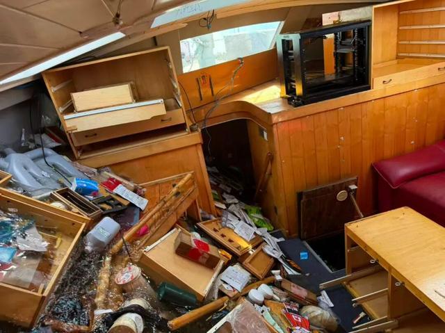 突发！航海家翟墨南极船遭洗劫，船毁人惊！