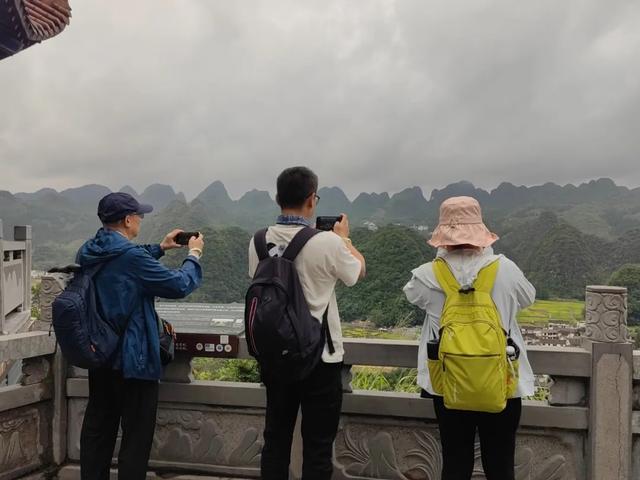 兴义万峰林：秋景正盛 开启身心疗愈之旅