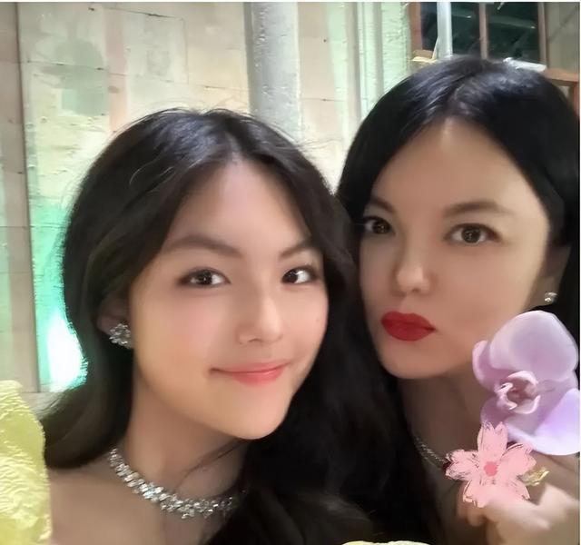 李湘也没料到，频繁进出高端场所的女儿王诗龄，已成为她最大底气