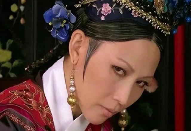 历史上的宜修11岁嫁14岁雍正，吃个水果就被雍正疯狂羞辱。