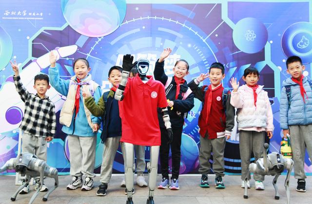 AI筑梦 创想未来——西北大学附属小学校园科技节开幕
