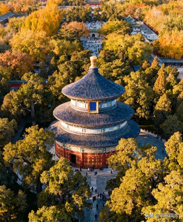 老舍先生说过：北平之秋是天堂，北京的秋藏着最动人的美