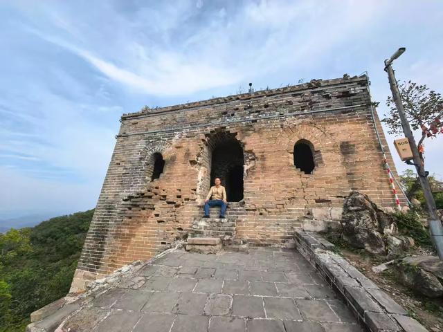 绿色智能矿山会长张立宽登京北司马台长城并赋《京北古北口怀古》