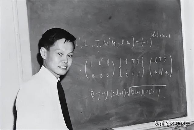 杨振宁葬礼结束，身披国旗无数人送行，可三大恶心情况还是发生了