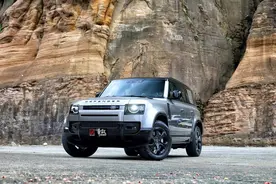 新款路虎卫士110，敢称文武双全的越野王者！图片